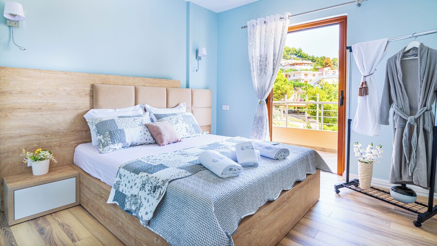 Great Alexander Suites