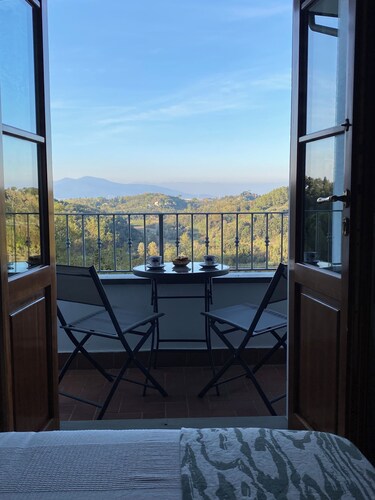 Cozy 2-bedroom house in charming Usigliano with breathtaking views