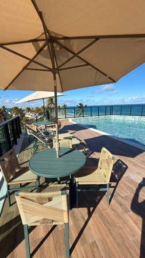 Outdoor pool, open 8:00 AM to 10:00 PM, pool umbrellas, pool loungers - Vila Porto Beira Mar (Ipojuca)