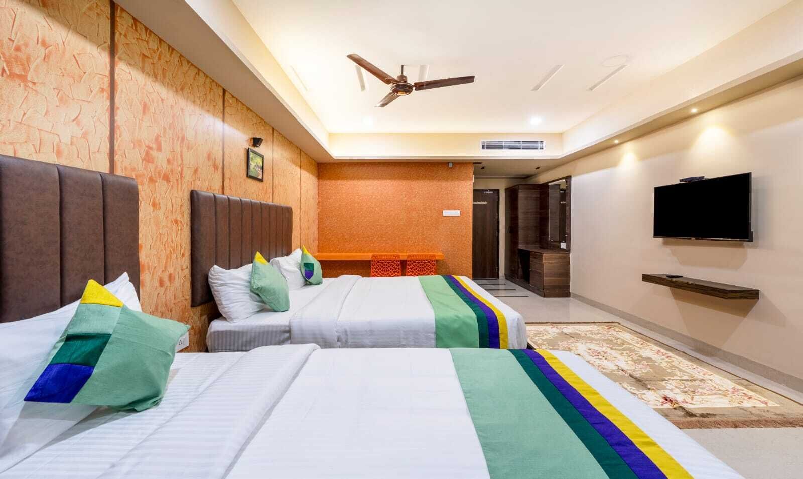 Quarto executivo, vista para a cidade | Escrivaninha, Wi-Fi de cortesia