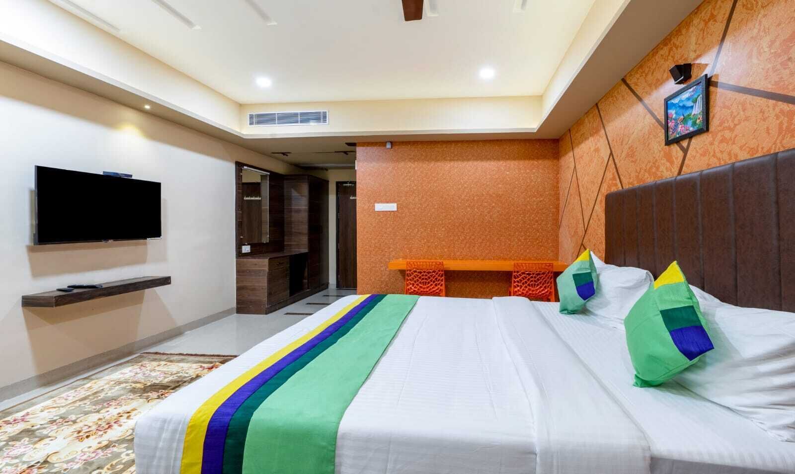 Deluxe Room, City View | Meja, Wi-fi percuma 