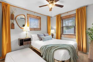3 Schlafzimmer, Schreibtisch, Bügeleisen/Bügelbrett, Reisekinderbett