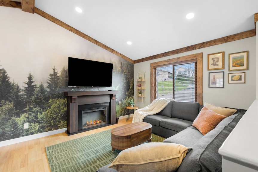 Family Retreat W/ Hot Tub Near Zoo & Forest Park - St. Louis, MO