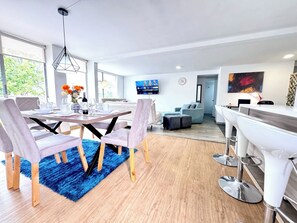 Dining - Attractive and quiet apartment ideal for families in an exclusive area of Bogota. (Bogotá)
