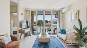 TV - Priority Beach Stay - 500m to Park Beach (Coffs Harbour)