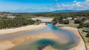 Beach nearby - Priority Beach Stay - 500m to Park Beach (Coffs Harbour)