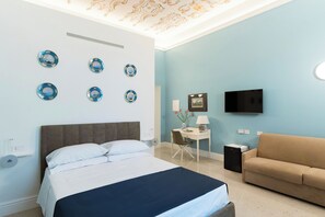 Habitación Deluxe doble, vistas a la ciudad | Escritorio y wifi gratis