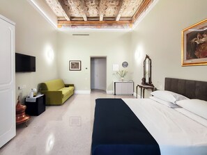 Luxury Suite, Balcony, City View | Individually furnished, desk, free WiFi, bed sheets - Alma Regina Relais (Naples)