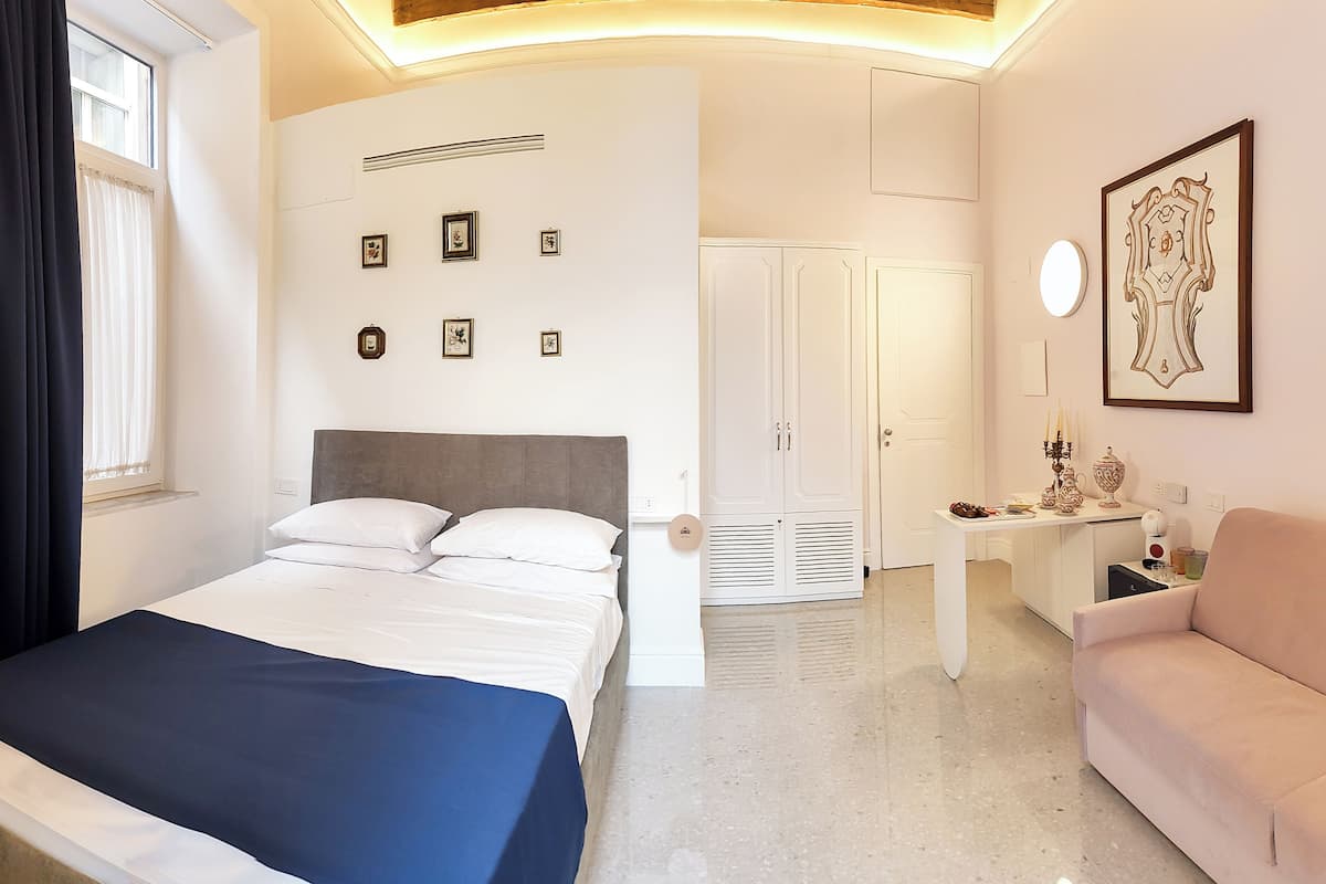 Deluxe Double Room, Balcony, City View | Desk, free WiFi, individually furnished, bed sheets