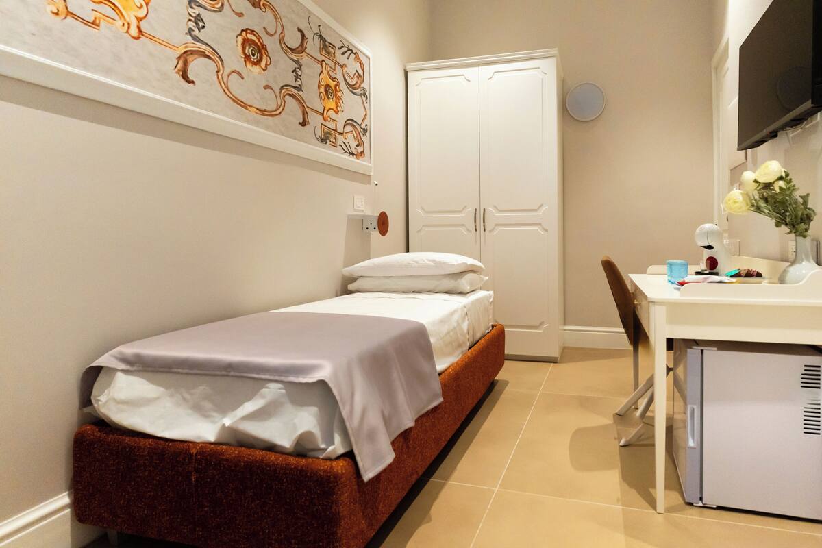 Superior Single Room, Balcony | Desk, free WiFi, individually furnished, bed sheets