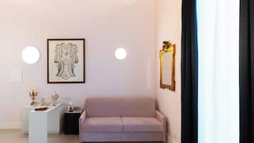 Doppia Deluxe, balcone, vista città | Area soggiorno | Smart TV 50 pollici con canali digitali