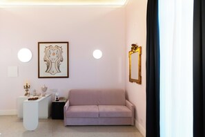 Deluxe Double Room, Balcony, City View | Living area | 50-inch Smart TV with digital channels - Alma Regina Relais (Naples)