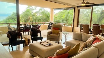 Smart TV, books, stereo