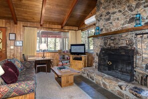 Chalet (2 Bedrooms) | Interior