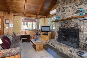 Chalet (2 Bedrooms) | Interior