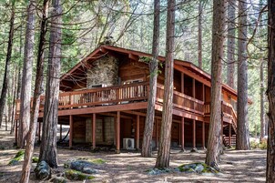 Chalet (2 Bedrooms) | Interior