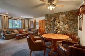 Stuga (3 Bedrooms) | Interiör