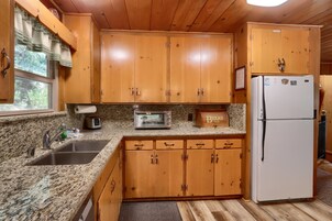 Chalet (3 Bedrooms) | Interior