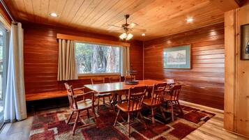 Chalet (3 Bedrooms) | Interior