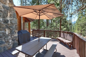 Chalet (3 Bedrooms) | Interior - Bradley's Cabin (Yosemite National Park)