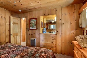 Chalet (3 Bedrooms) | Interior - Bradley's Cabin (Yosemite National Park)