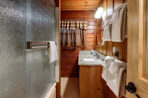 Chalet (3 Bedrooms) | Interior