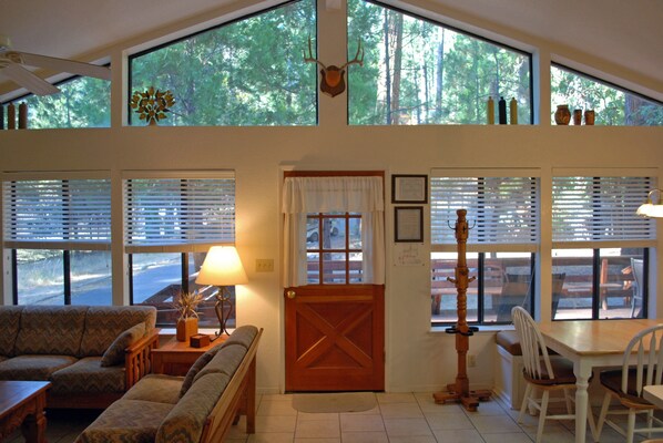 Chalet (2 Bedrooms) | Interior