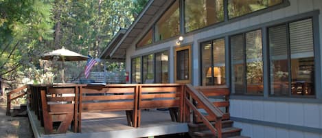 Vista frontal de la propiedad