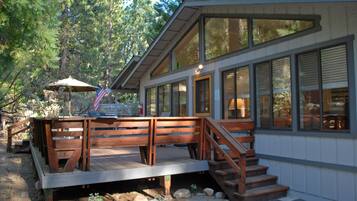 Chalet (2 Bedrooms) | Exterior