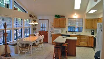 Chalet (2 Bedrooms) | Interior