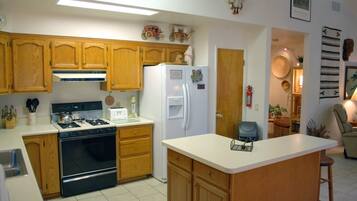 Chalet (2 Bedrooms) | Interior