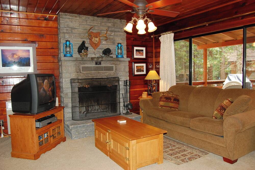 Cubby's Den - Wawona, CA