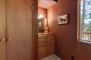 Chalet (3 Bedrooms) | Interior - Hiltbrand Hangout (Yosemite National Park)