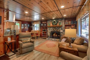 Chalet (2 Bedrooms) | Interior