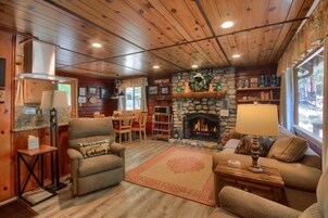 Chalet (2 Bedrooms) | Interior