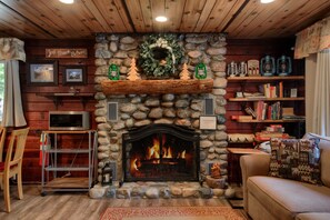 Chalet (2 Bedrooms) | Interior