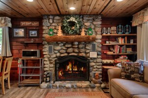 Chalet (2 Bedrooms) | Interior