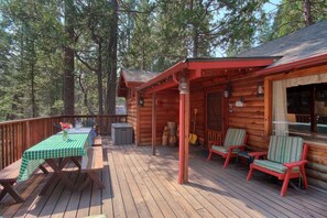Chalet (2 Bedrooms) | Interior - Chipmunks Holiday (Yosemite National Park)