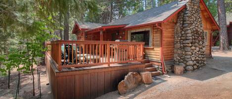 Chalet (2 Bedrooms) | Front of property