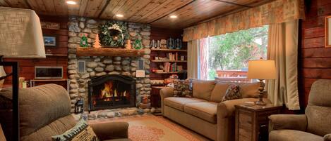 Chalet (2 Bedrooms) | Interior