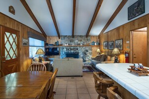 Chalet (3 Bedrooms) | Interior