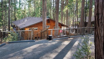 Chalet (3 Bedrooms) | Interior