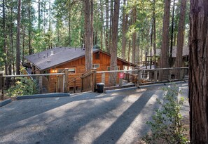 Chalet (3 Bedrooms) | Interior
