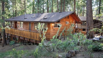 Chalet (3 Bedrooms) | Depan hartanah