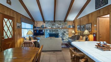 Chalet (3 Bedrooms) | Bahagian dalam