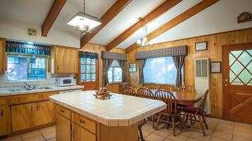 Chalet (3 Bedrooms) | Interior