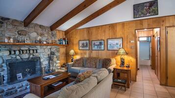 Chalet (3 Bedrooms) | Interior