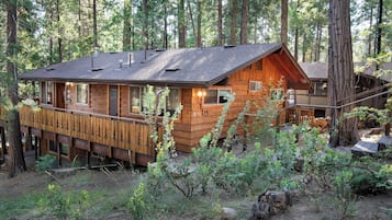 Chalet (3 Bedrooms) | Front of property