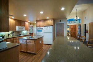Chalet (4 Bedrooms) | Interior