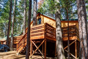 Interior - Big Pine Lodge (Yosemite National Park)